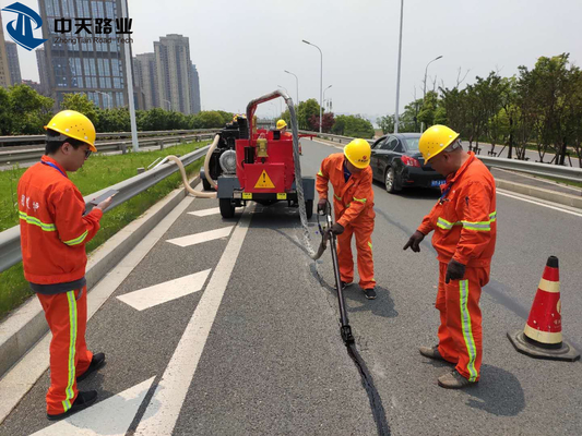 160 gradi di Asphalt Road Maintenance Hot Tar della strada del sigillante di riparazione per riparare strada