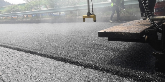 manutenzione della pavimentazione in calcestruzzo di 1.5cm 2cm Asphalt Overlay Bitumen Road Repair